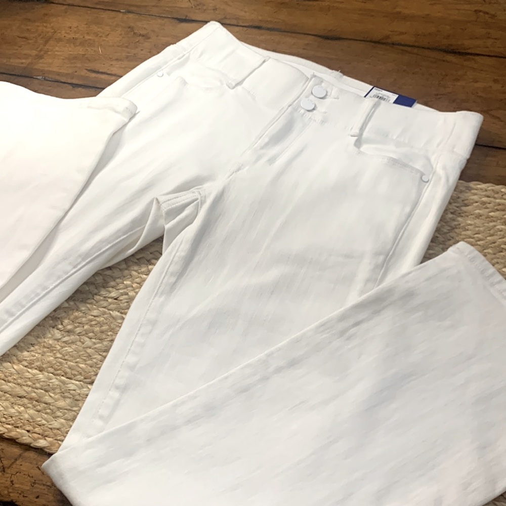 NEW—Cute White Apt 9 Women’s Bootcut Stretch Jeans